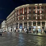 S. Ambrogio Square Милан
