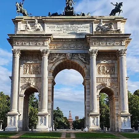 S. Ambrogio Square * ミラノ