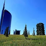 S. Ambrogio Square * Milánó