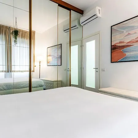 S. Ambrogio Square Διαμέρισμα